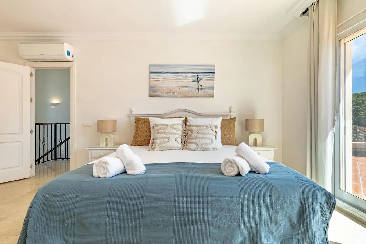 Casa Florida Luxury Villa, Heated Pool, Hot Tub, Next To The Beach Marbella Villa