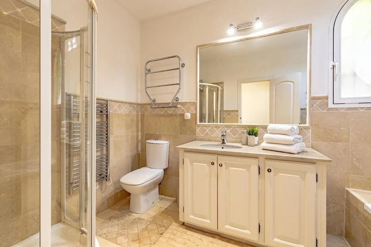 Casa Florida Luxury Villa, Heated Pool, Hot Tub, Next To The Beach Marbella Villa