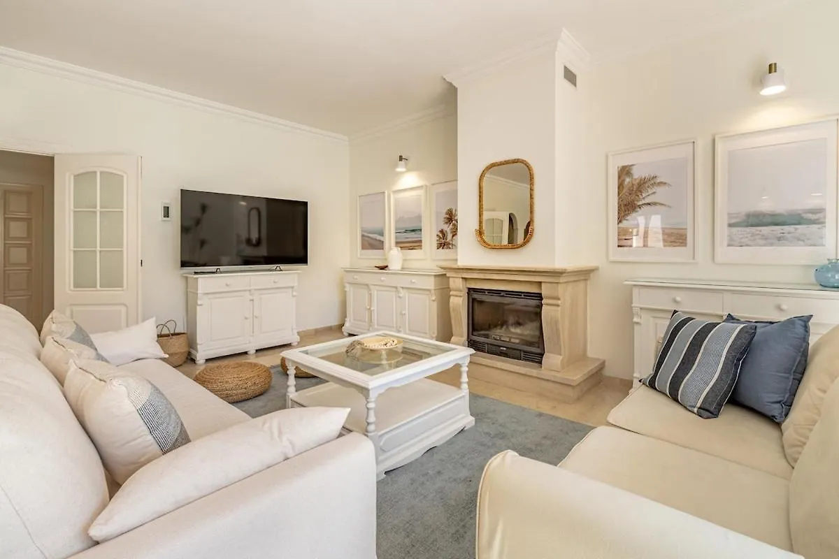 Casa Florida Luxury Villa, Heated Pool, Hot Tub, Next To The Beach Marbella 0*,  Espanha