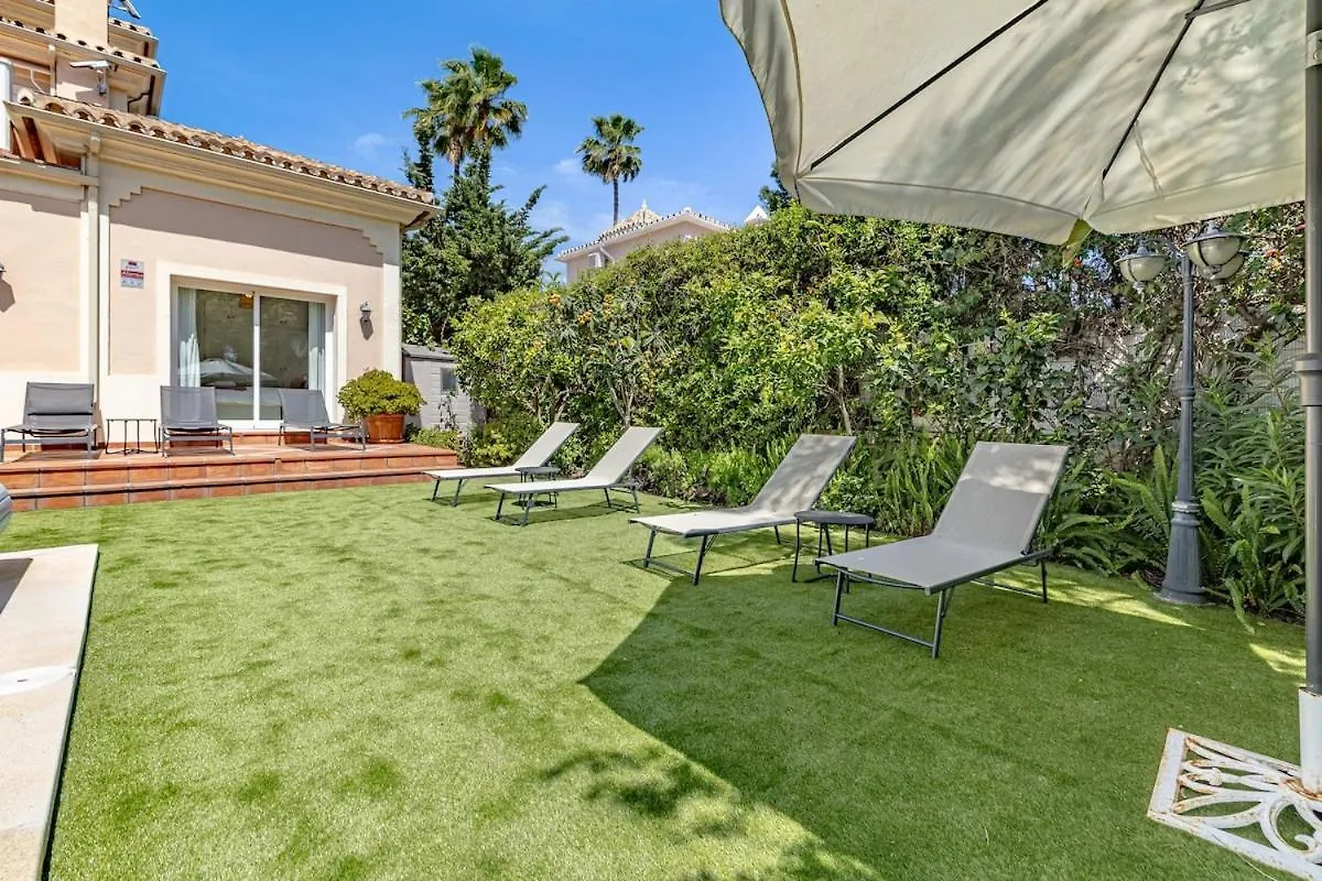 Casa Florida Luxury Villa, Heated Pool, Hot Tub, Next To The Beach Marbella Villa