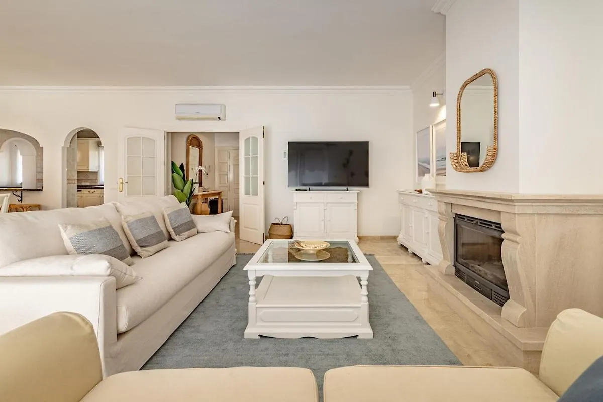 Casa Florida Luxury Villa, Heated Pool, Hot Tub, Next To The Beach Marbella Villa