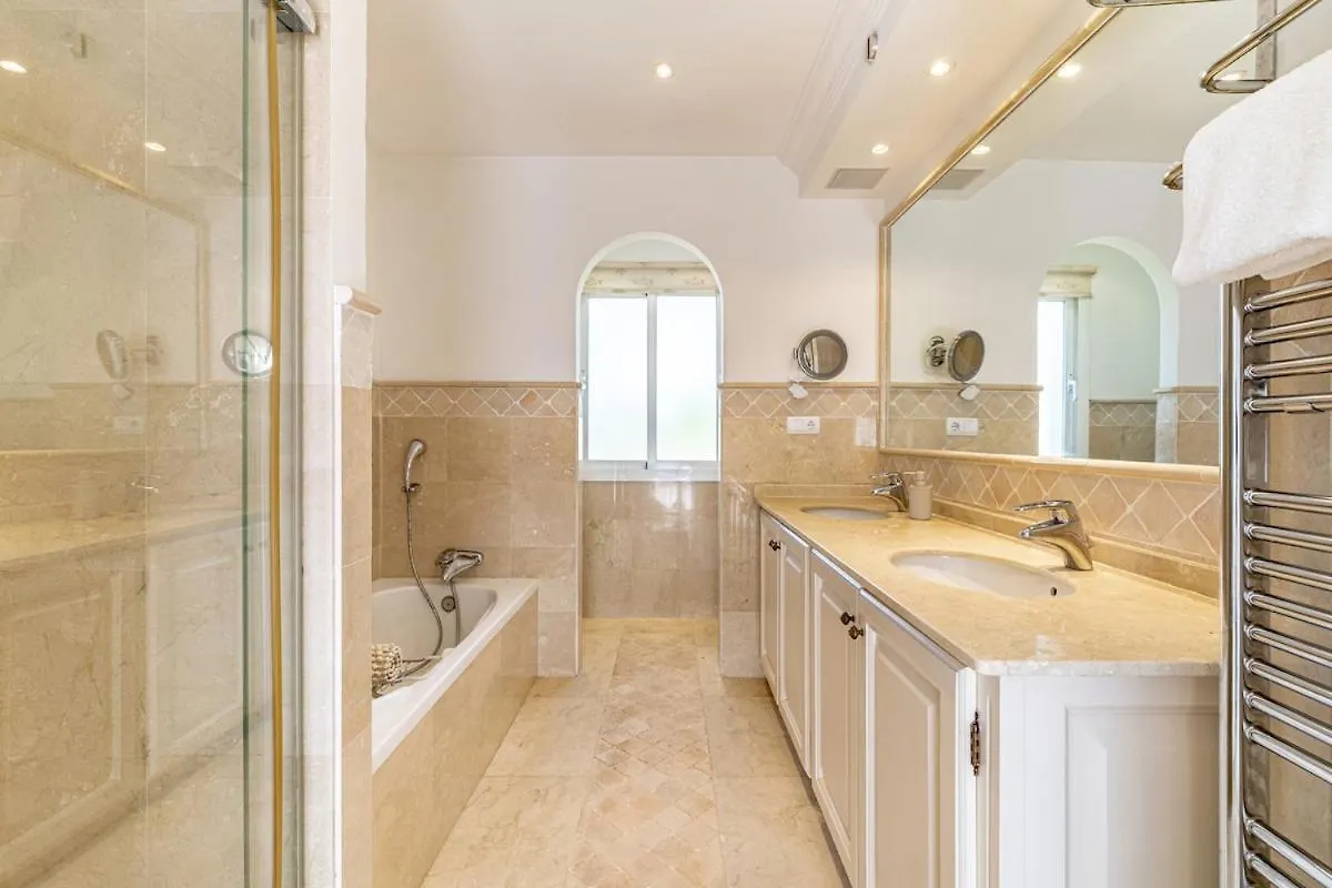 Casa Florida Luxury Villa, Heated Pool, Hot Tub, Next To The Beach Marbella 0*,