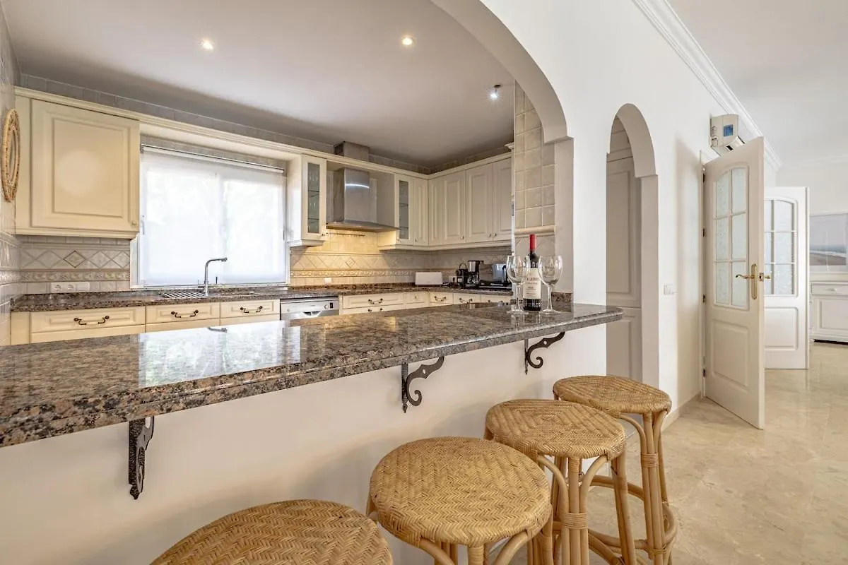 Casa Florida Luxury Villa, Heated Pool, Hot Tub, Next To The Beach Marbella Spain