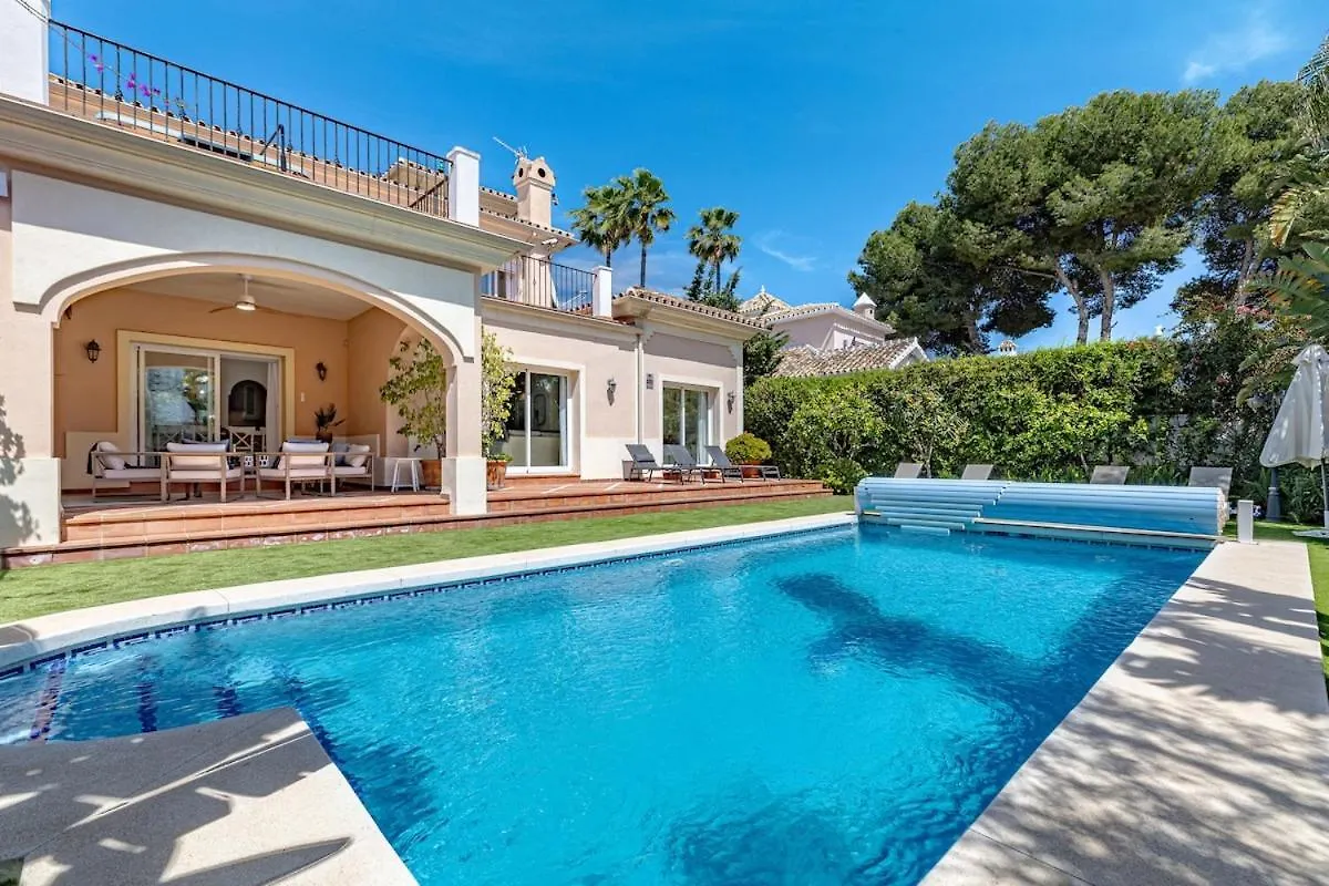 Villa Casa Florida Luxury Villa, Heated Pool, Hot Tub, Next To The Beach Marbella Spain