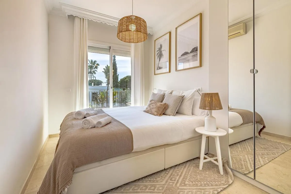 Casa Florida Luxury Villa, Heated Pool, Hot Tub, Next To The Beach Marbella
