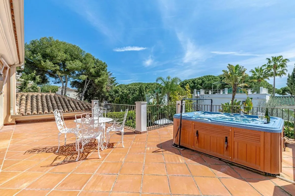 Casa Florida Luxury Villa, Heated Pool, Hot Tub, Next To The Beach Marbella Villa