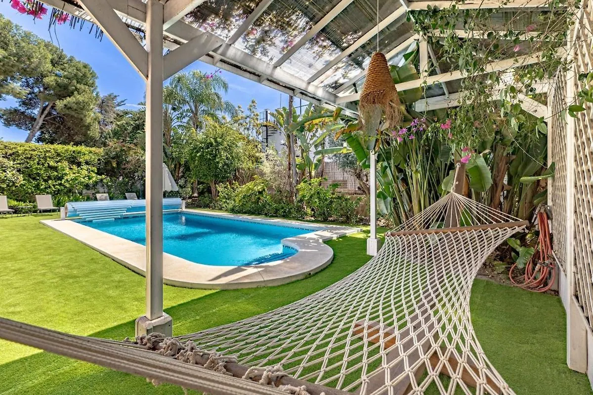 Casa Florida Luxury Villa, Heated Pool, Hot Tub, Next To The Beach Marbella